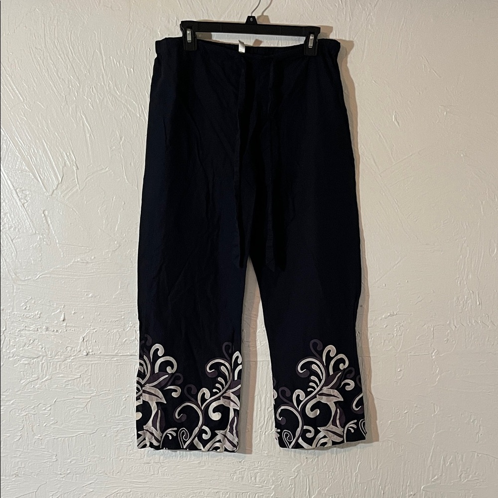 Ambrielle Capris with White Scroll Trim